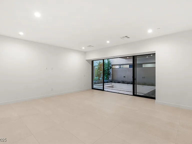 7385 Heron Canyon Ct — Photo 23
