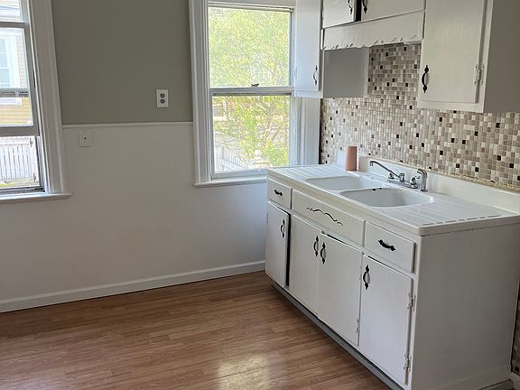 5th image of 232 Voorhees Ave #2