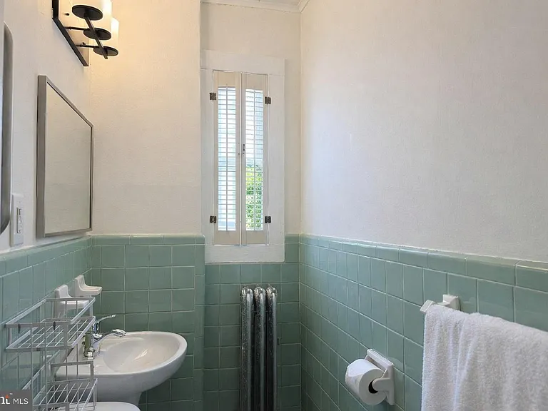 131 Livingston Ave — Photo 12