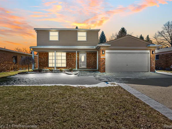 1580 Crimson Dr, Troy, MI 48083