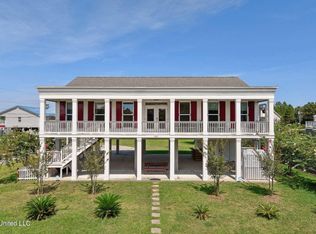 500 Fell St, Waveland, MS 39576