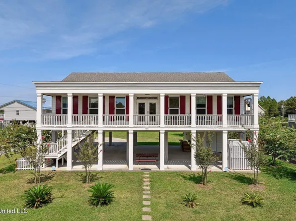 500 Fell St, Waveland, MS 39576