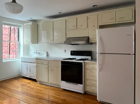 629 Lorimer Street image 1 of 9