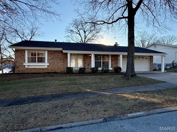 628 Hickory Knoll Ct, Ballwin, MO 63021