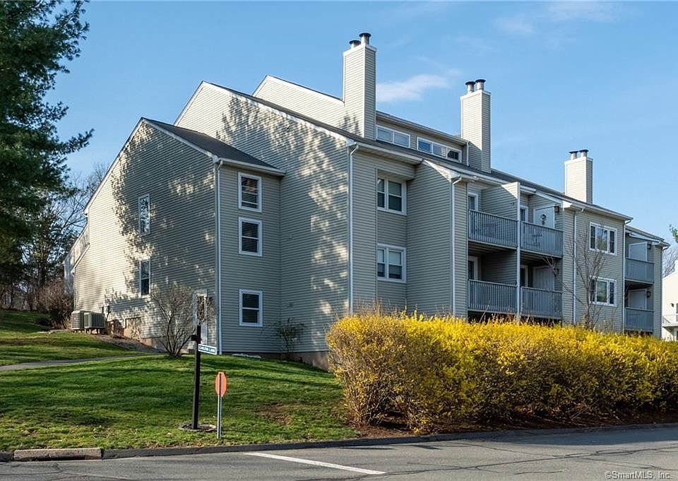 1st image of 311 Carlton Ln #311