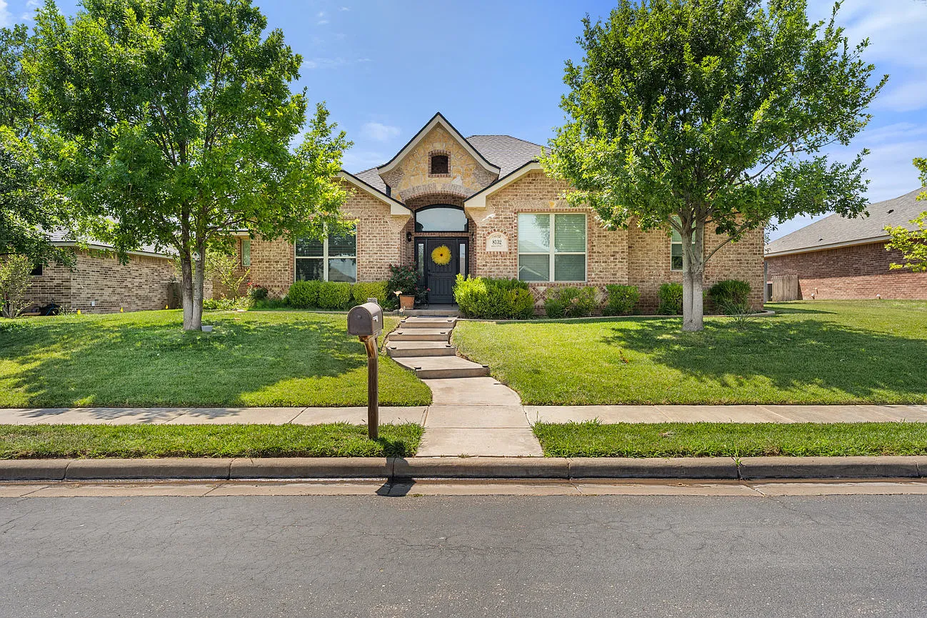 3 bed, 1934 sqft, $2,850 — Photo 1
