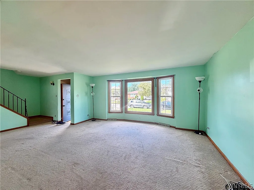 3 bed, 1.5 bath, 1351 sqft, $2,200 — Photo 3