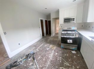 2 Drummond Pl #2, Cambridge, MA 02140