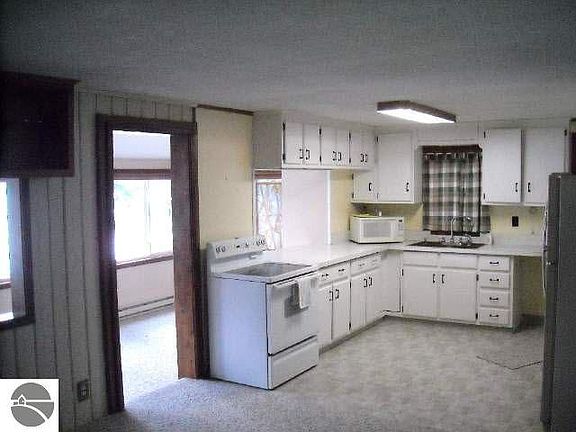 5th image of 3112 Greenwood Trl