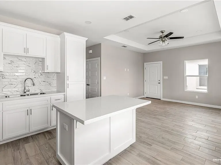 3056 Star Ave #4 — Photo 6