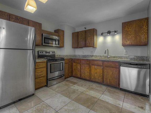 2nd image of 26 10th St W Unit 406