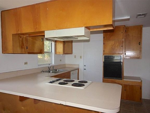 4th image of 705 E Fannin St