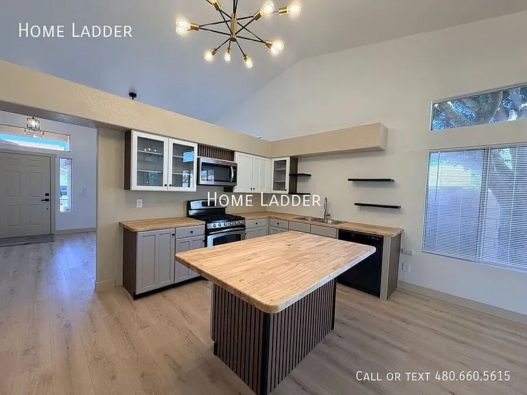 1336 E Tradewind Dr — Photo 4