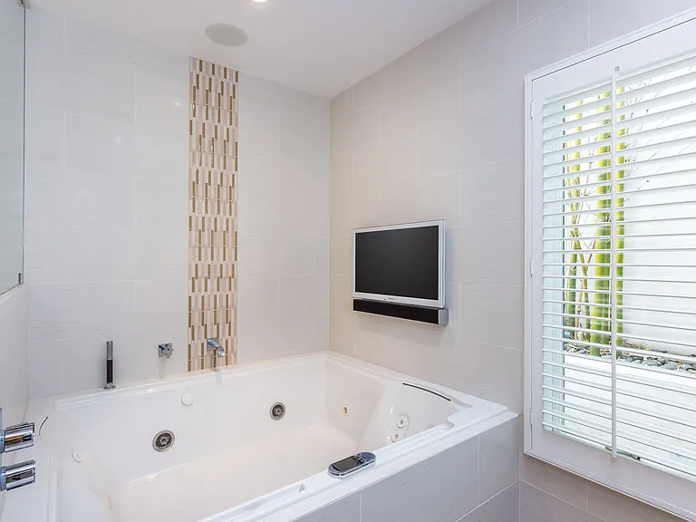 1321 Londonderry Pl — Photo 23