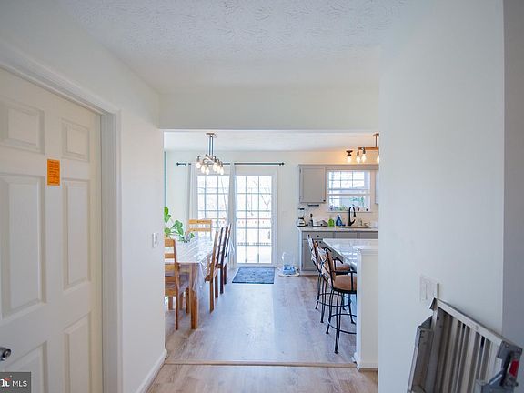 4th image of 132 Seabreeze Ln