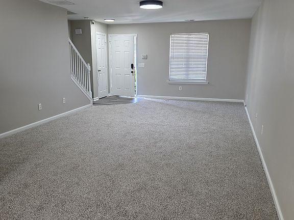 3rd image of 831 Crestwell Cir SW