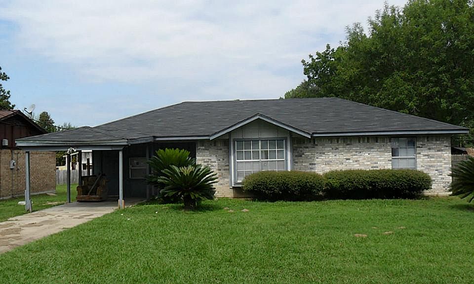 207 County Line Rd. Willis, TX.