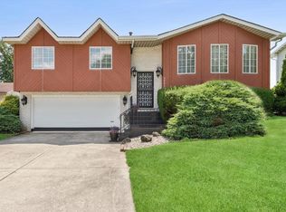3992 Willowood Ct, Crown Point, IN 46307