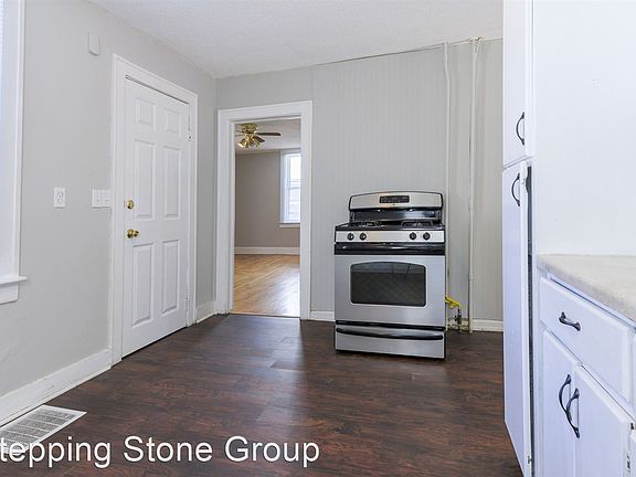 4th image of 2307 University Ave NE #1