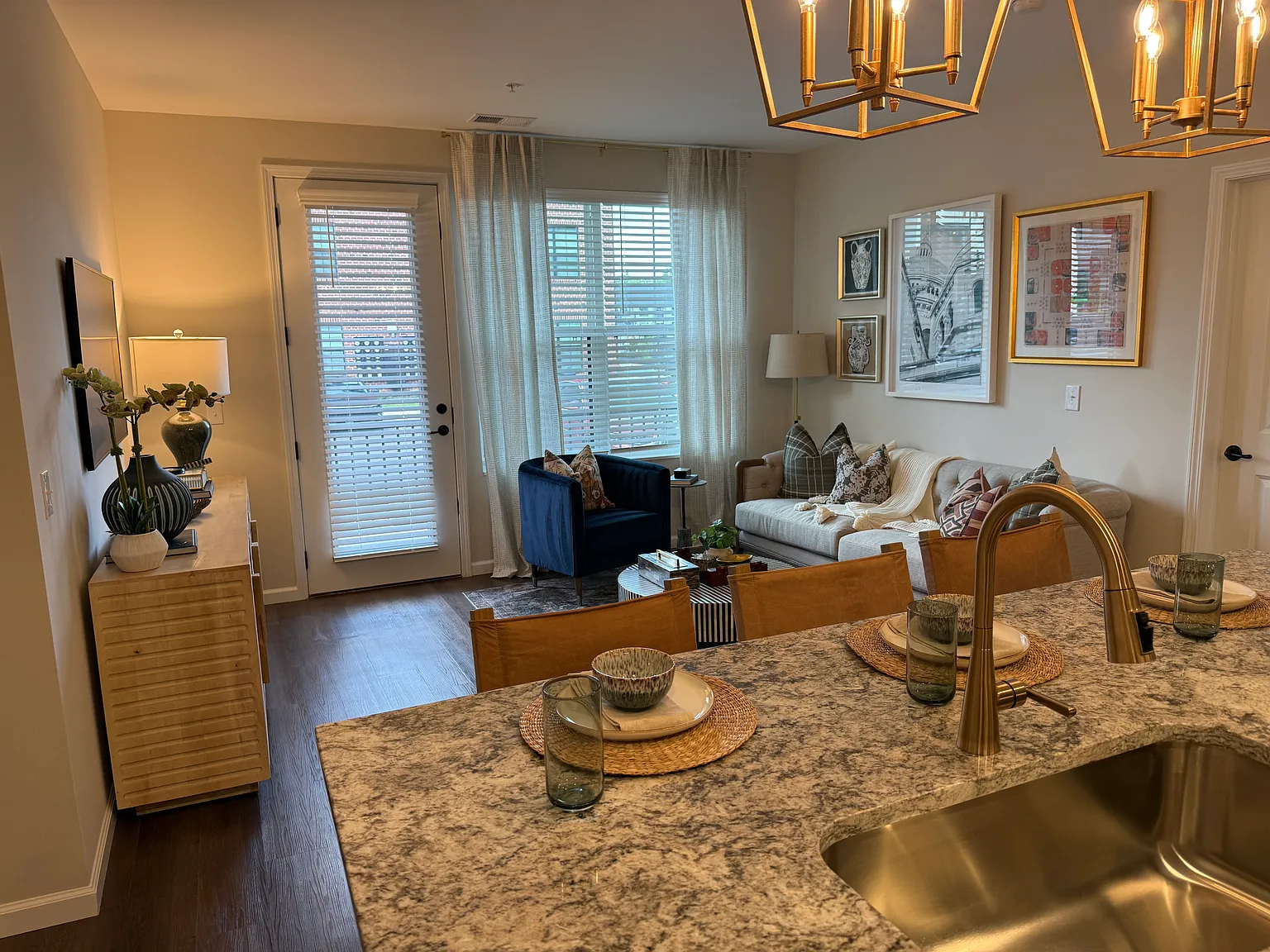2 bed, $1,860 — Photo 4
