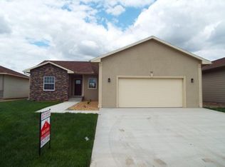 705 Cole Cir, Garden City, KS 67846