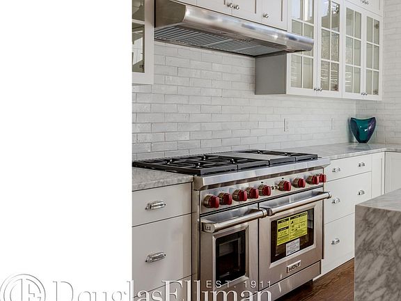 3rd image of 370 Douglass St