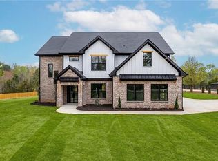 47 Mangum Ln, Pendergrass, GA 30567