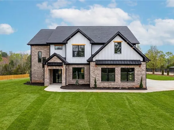 47 Mangum Ln, Pendergrass, GA 30567