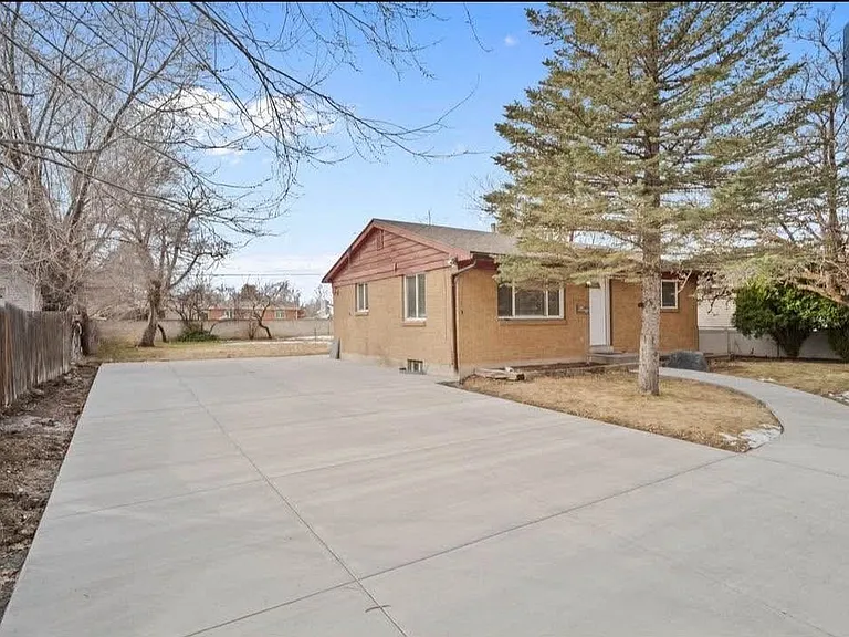 446 E Mountain View Dr — Photo 5