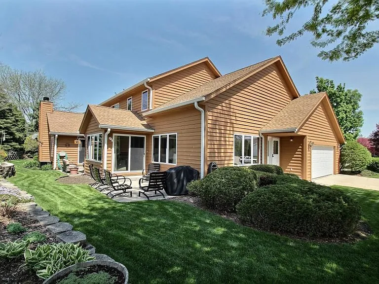 499 Quinlan Ct — Photo 1