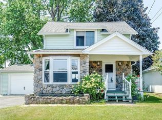 2559 Edgemere Dr, Rochester, NY 14612