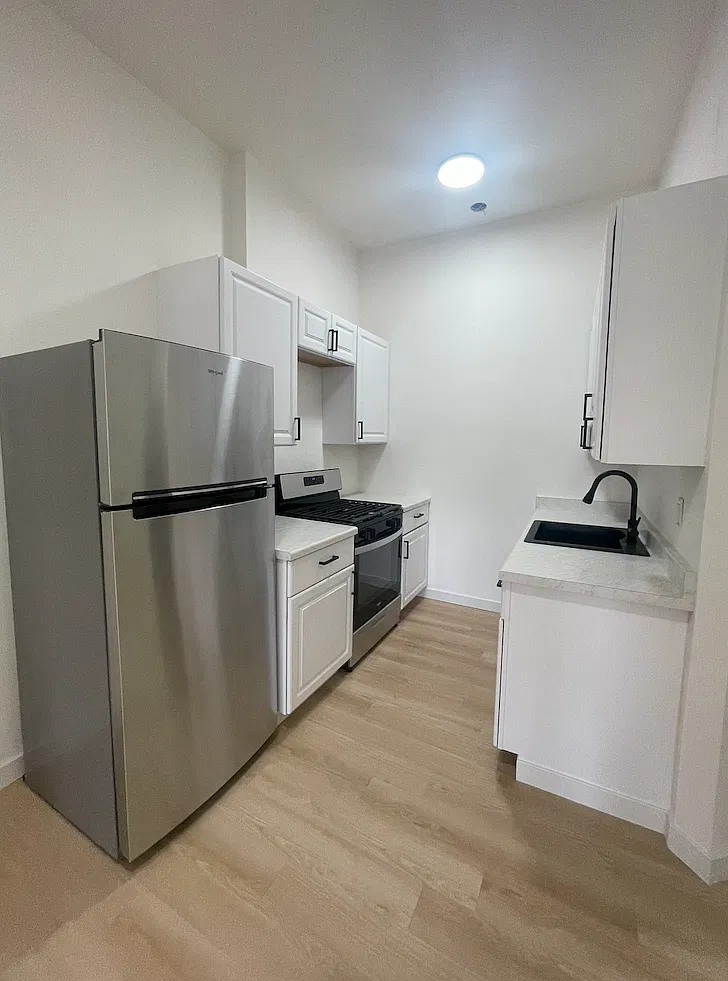 105 S Howard St — Photo 4