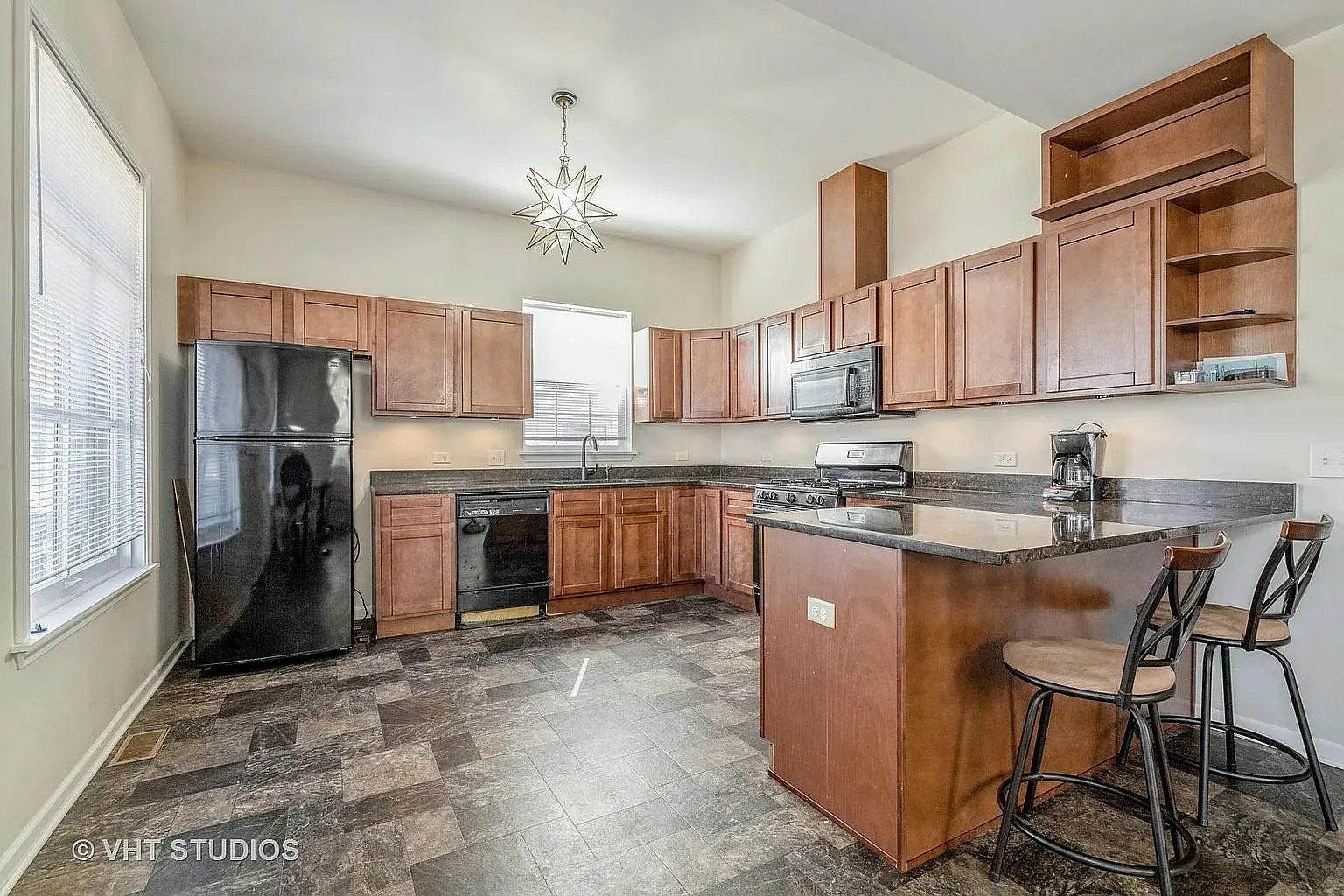 5 bed, 2016 sqft, $860 — Photo 3