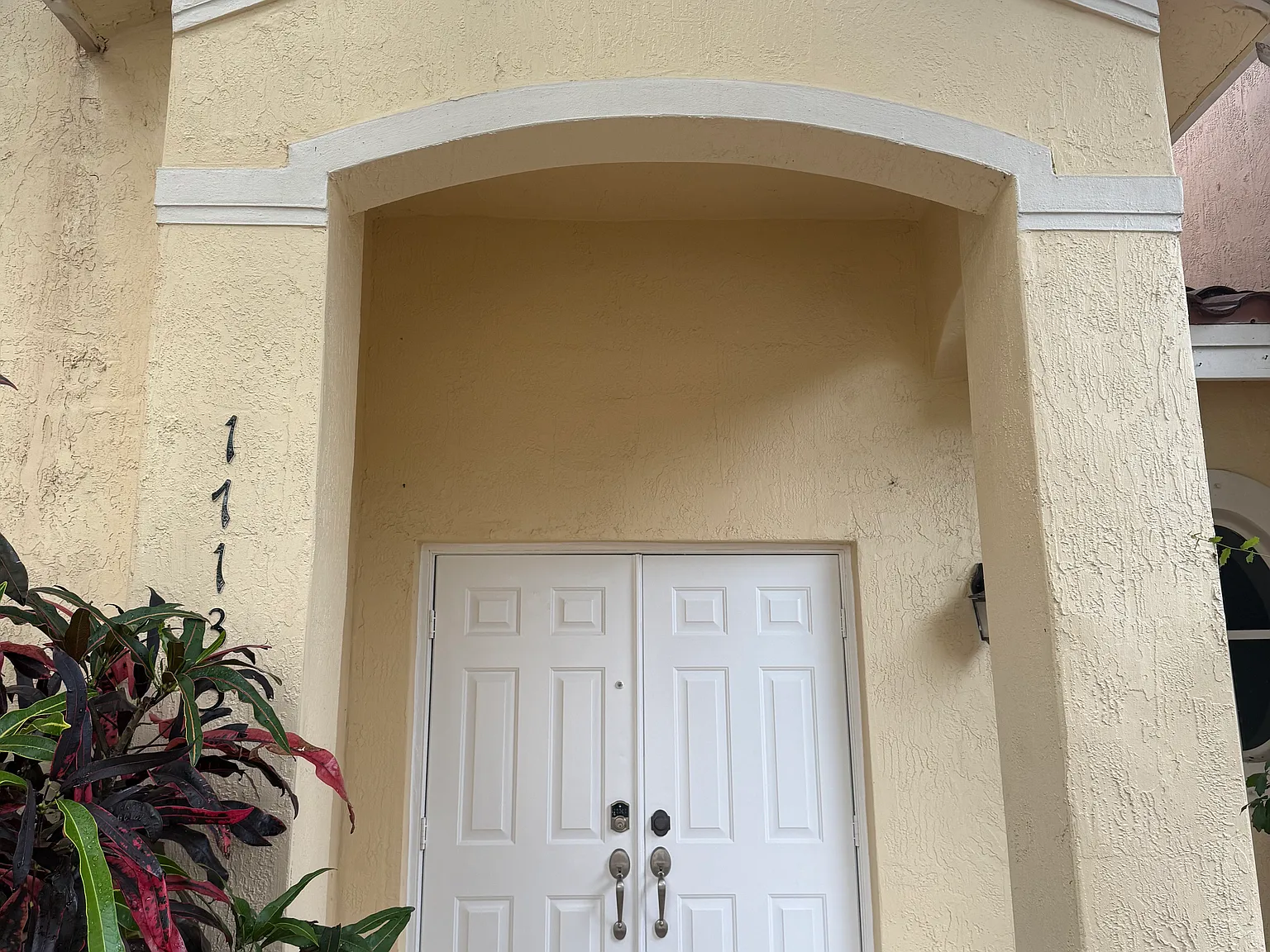 3 bed, 2.5 bath, 4700 sqft, $3,770 — Photo 2