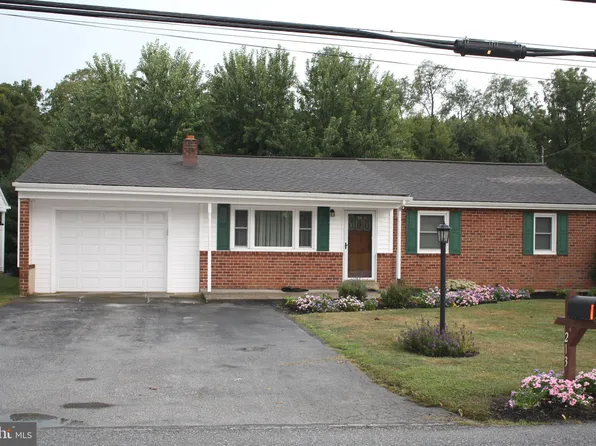 213 Woods Dr, Mechanicsburg, PA 17050
