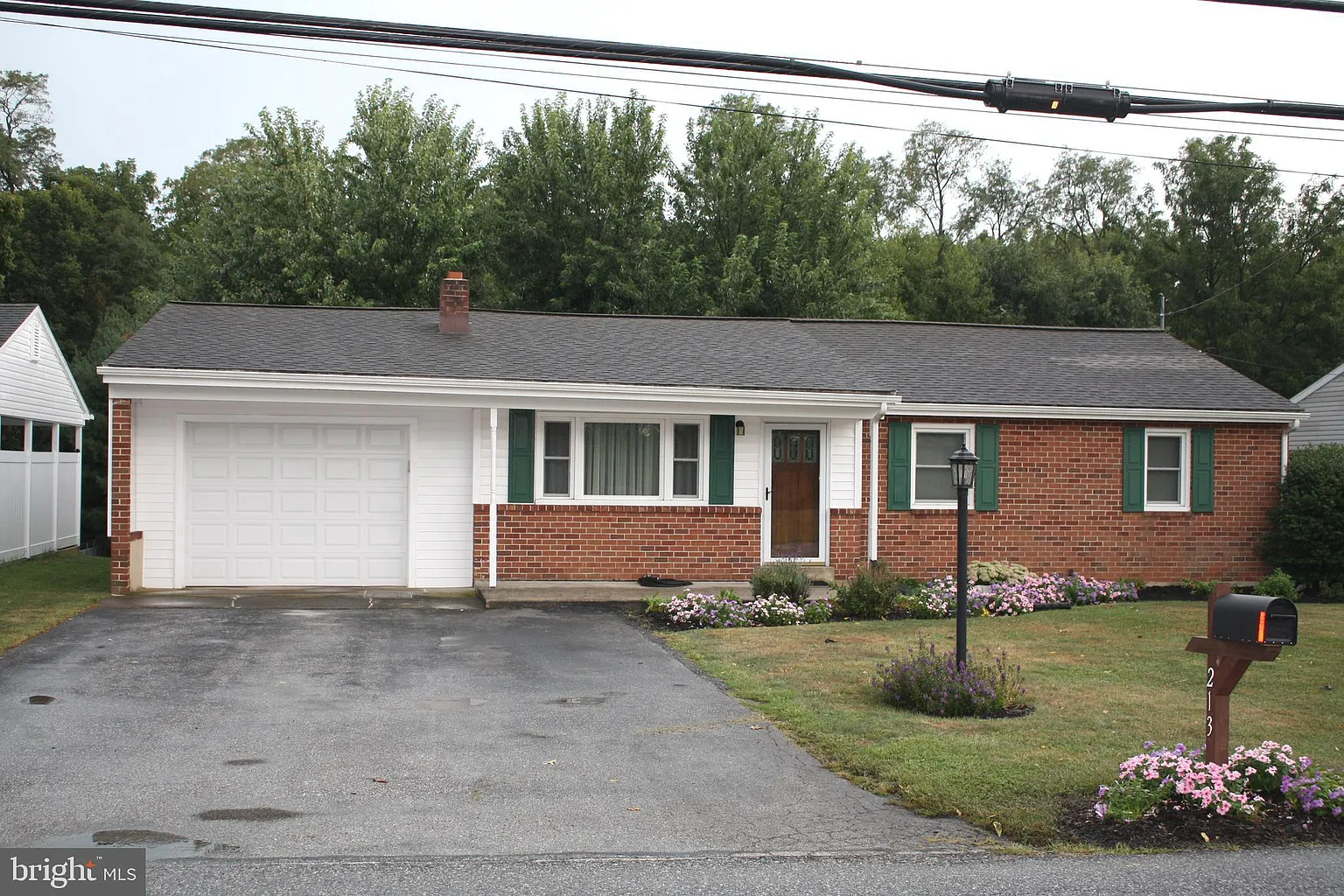 213 Woods Dr photo 1