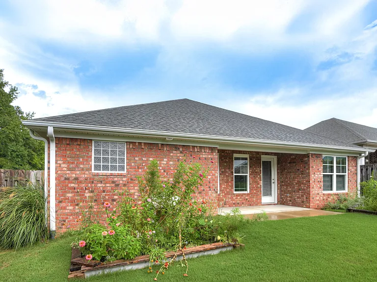 2110 Red Maple Trce — Photo 30