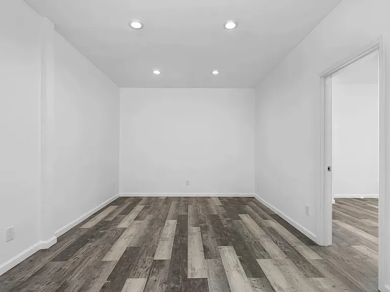 446 W 46th St #2 — Photo 3