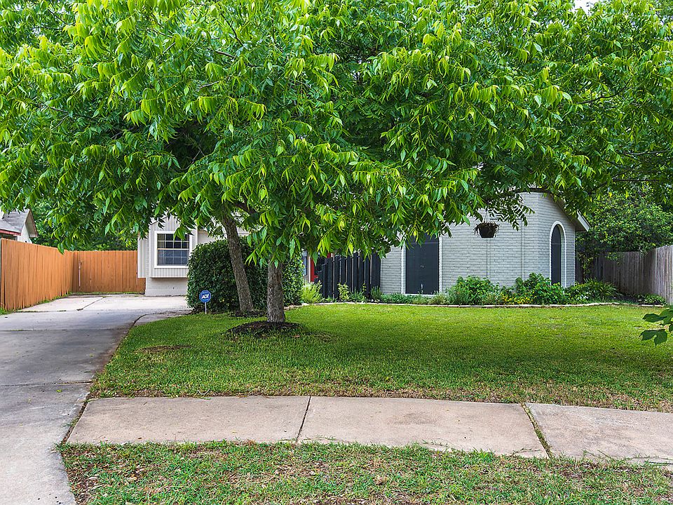1st image of 2621 Armstrong Dr