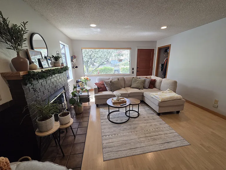 3702 Bagley Ave N — Photo 1