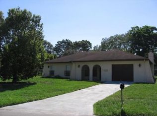 5652 Front Dr, Holiday, FL 34690