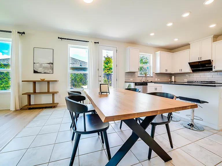 405 Club House Dr — Photo 8