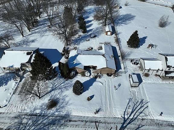 3rd image of 1207 Meadow Glen Dr