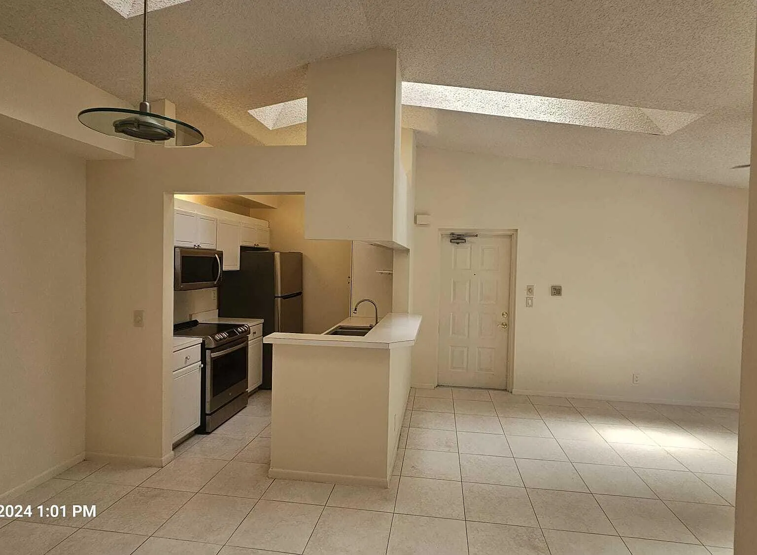Studio, 1018 sqft, $1,750 — Photo 2