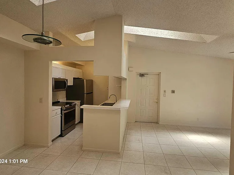 2500 Anchorage Cv #C-3 — Photo 2