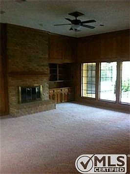 2nd image of 1003 Greenbriar Ln