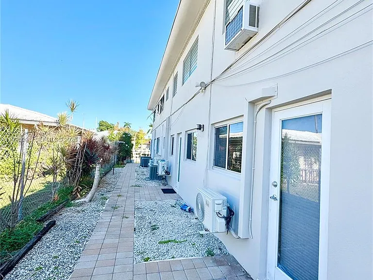 1601 SE 15th St #1B — Photo 12