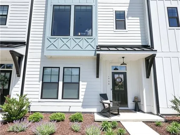 908 Bernard Ln, Chesapeake, VA 23322