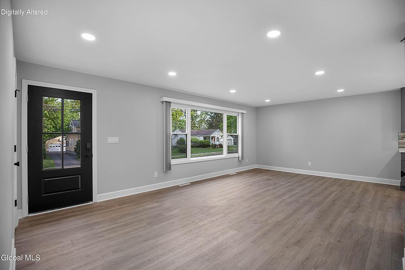 5th image of 79 Sheridan Street