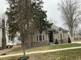 7949 Church Rd, Grosse Ile, MI 48138